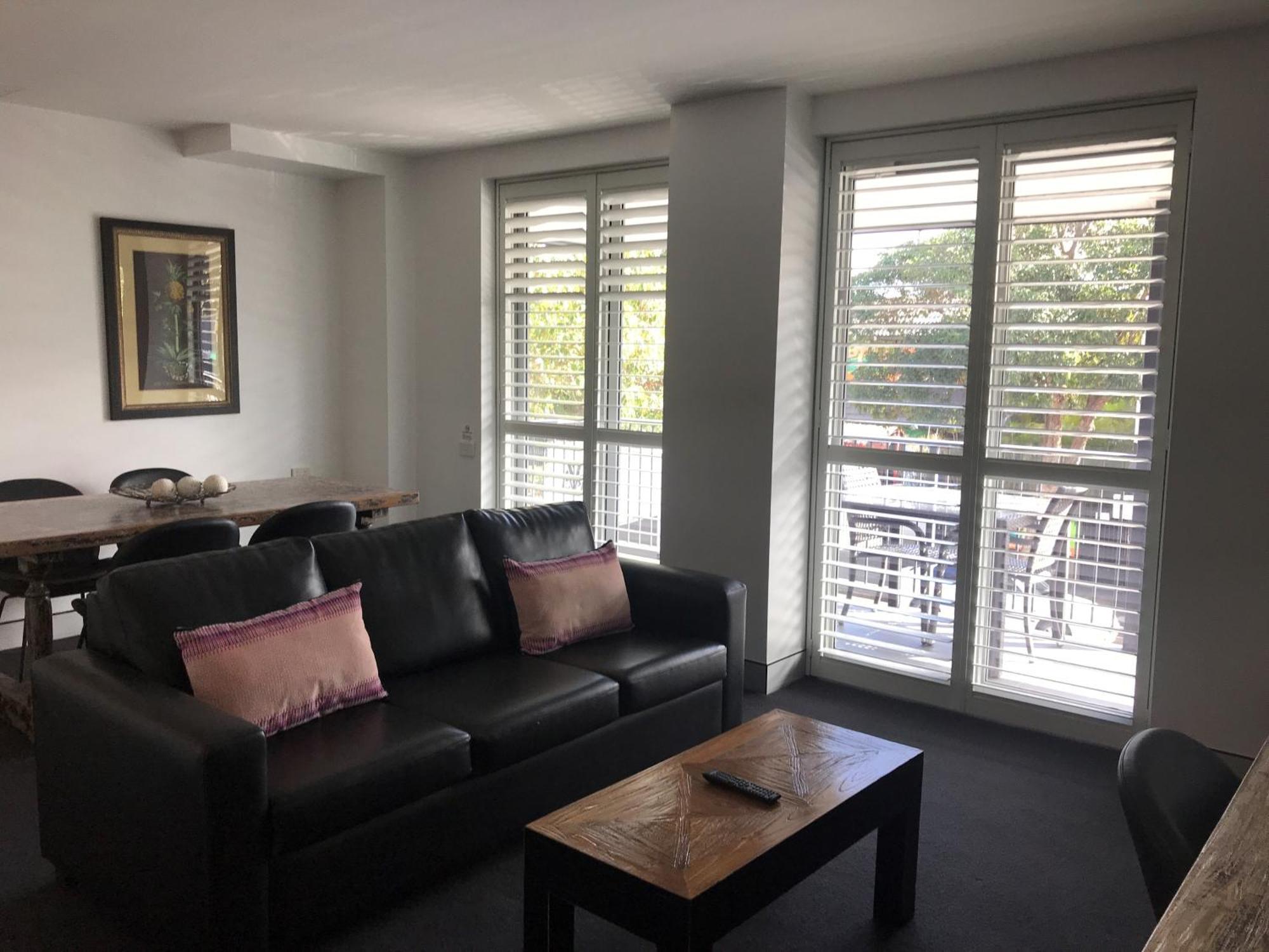 Crown On Darby Newcastle Aparthotel Екстериор снимка