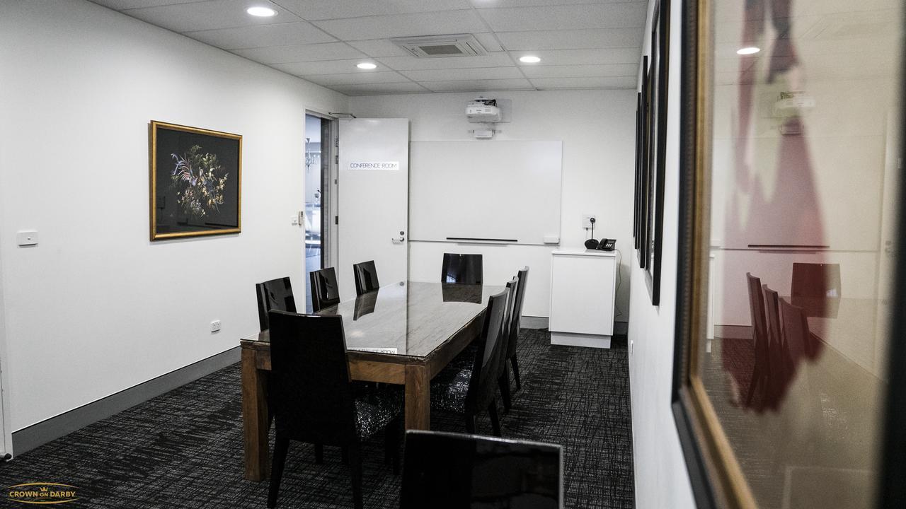 Crown On Darby Newcastle Aparthotel Екстериор снимка