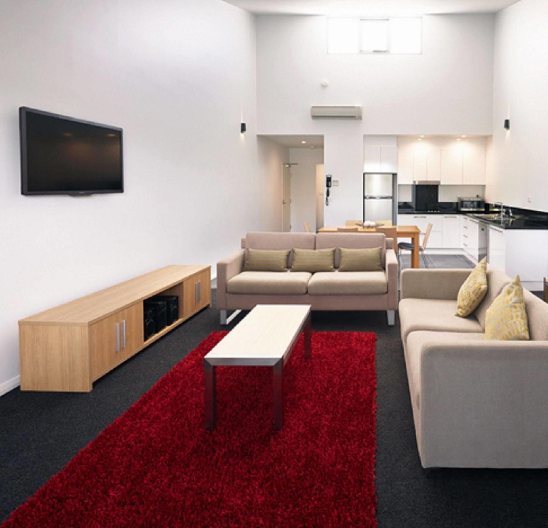 Crown On Darby Newcastle Aparthotel Екстериор снимка